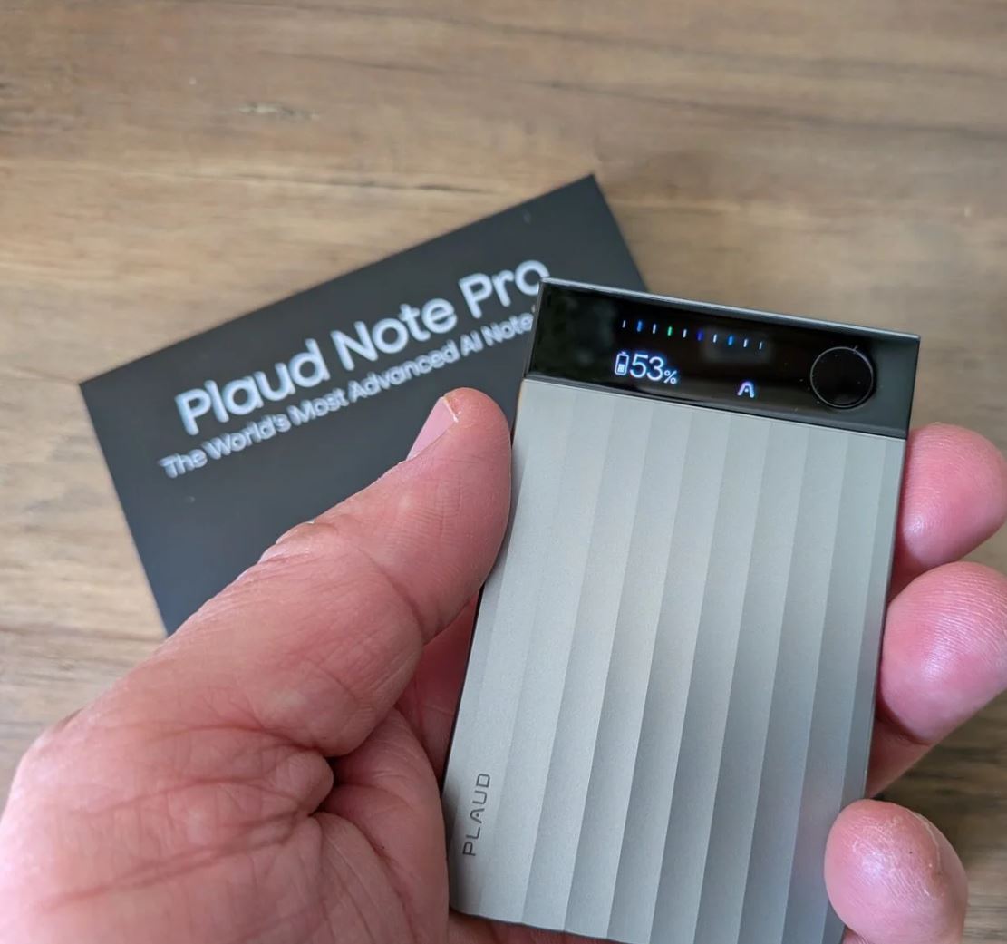 بررسی کامل دستگاه هوش مصنوعی Plaude Note Pro | آینده یادداشت‌برداری هوشمند با هوش مصنوعی